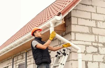 Pose et remplacement de gouttières à Remoiville